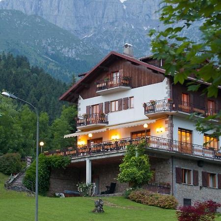 Albergo Ristorante Scanapa Castione della Presolana Exterior foto
